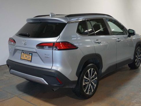 Used 2023 Toyota Corolla Cross XLE image 7