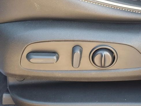 Used 2022 Chevrolet Traverse Premier w/ Redline Edition image 18