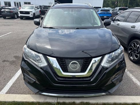 Used 2017 Nissan Rogue SV AWD/4WD image 2