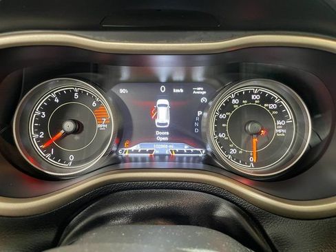 Used 2017 Jeep Cherokee Limited w/ Luxury Group AWD/4WD image 15