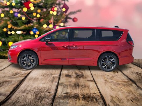 New 2026 Chrysler Pacifica Select image 3
