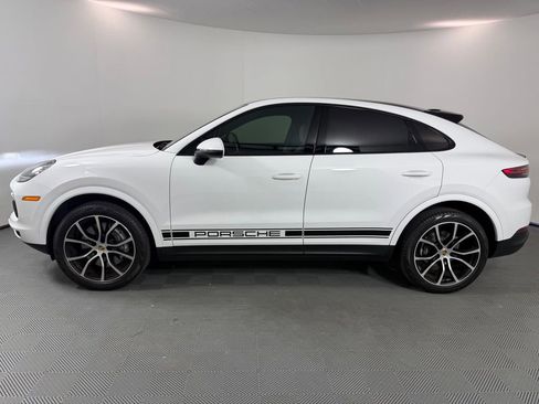 Certified 2022 Porsche Cayenne Coupe AWD/4WD image 2
