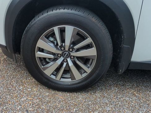 Used 2025 Nissan Pathfinder SL FWD image 10