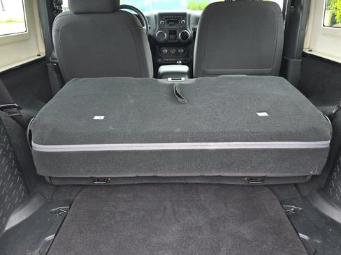 Used 2014 Jeep Wrangler Sport w/ Connectivity Group AWD/4WD image 15