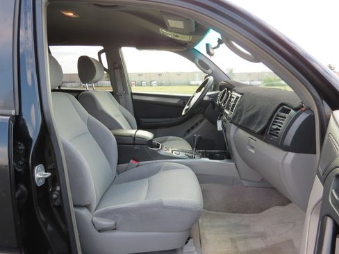 Used 2005 Toyota 4Runner SR5 image 26