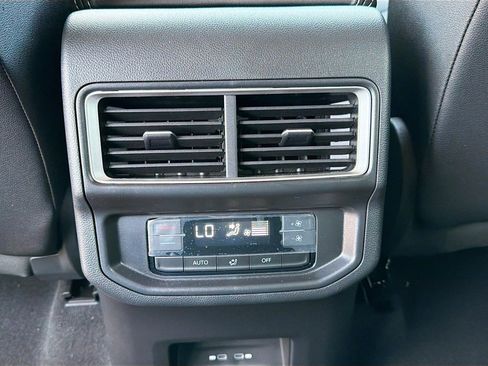 Used 2026 Volkswagen Atlas SE FWD image 18