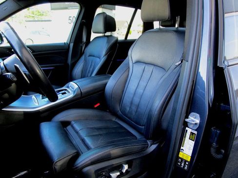 Used 2020 BMW X5 M50i w/ Premium Package image 15