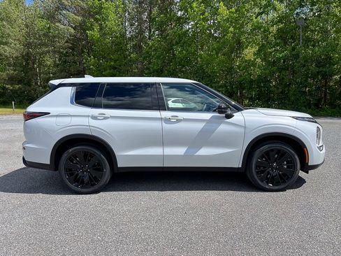 New 2026 Mitsubishi Outlander LE AWD/4WD image 12