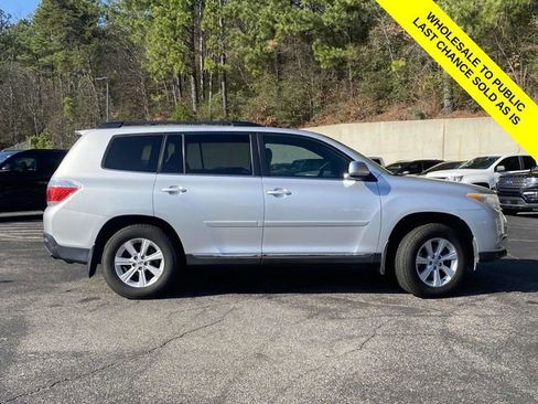 Used 2011 Toyota Highlander SE image 2
