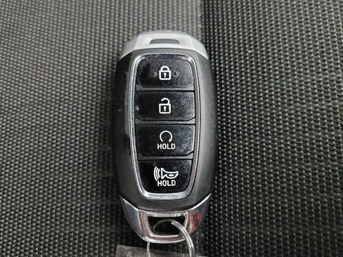 Used 2022 Hyundai Venue Limited image 32