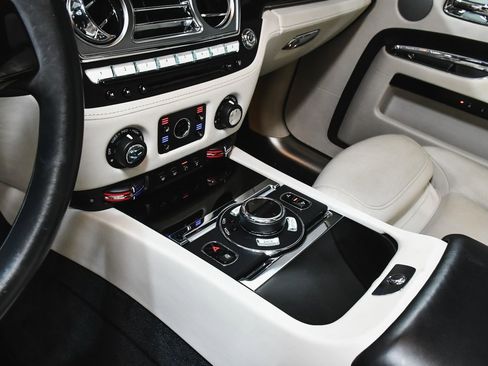 Used 2018 Rolls-Royce Ghost image 38