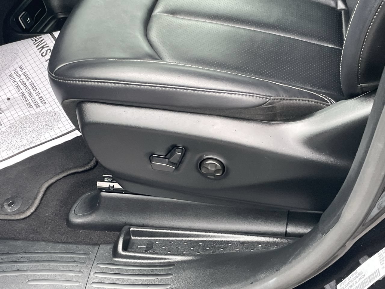 Used 2025 Chrysler Pacifica Select FWD image 28
