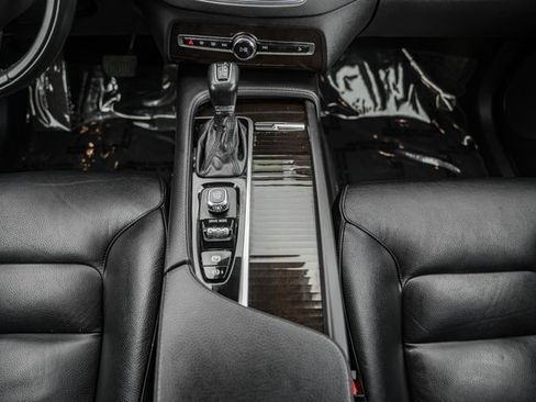 Used 2019 Volvo XC90 T6 Momentum w/ Advanced Package image 28