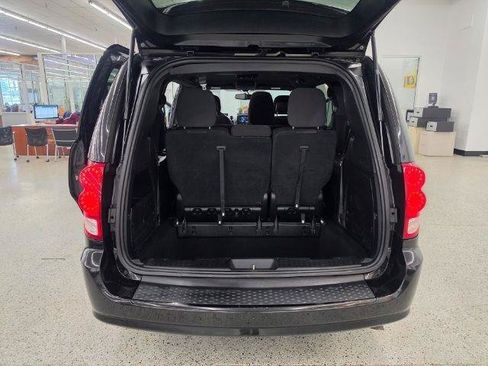 Used 2018 Dodge Grand Caravan SE FWD image 29
