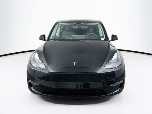 Used 2023 Tesla Model Y Long Range AWD/4WD image 2
