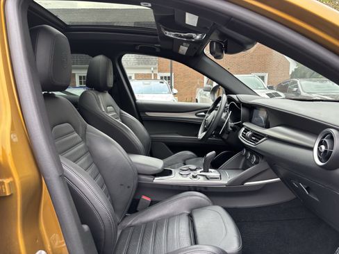 Used 2022 Alfa Romeo Stelvio Veloce AWD/4WD image 26