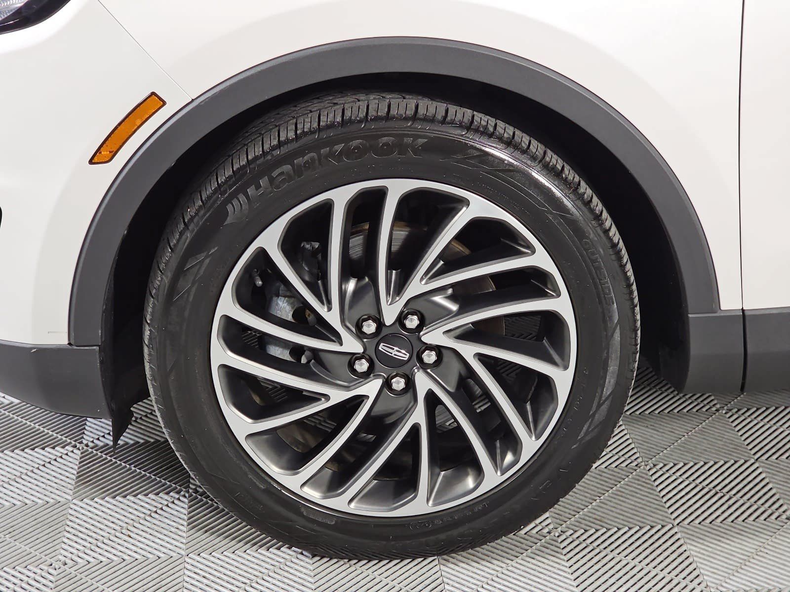 Used 2019 Lincoln Nautilus Reserve FWD image 10