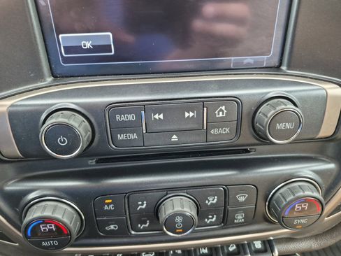 Used 2018 GMC Sierra 2500 Denali w/ Duramax Plus Package AWD/4WD image 17