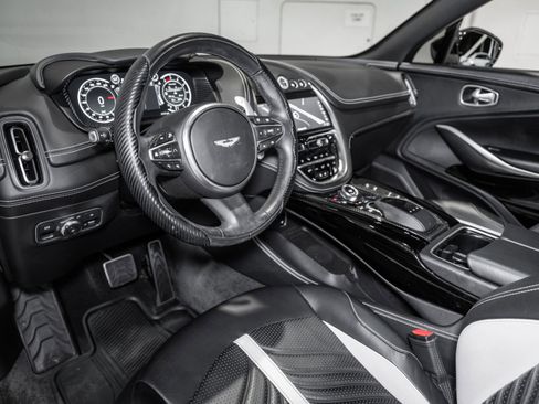Used 2023 Aston Martin DBX 707 image 3