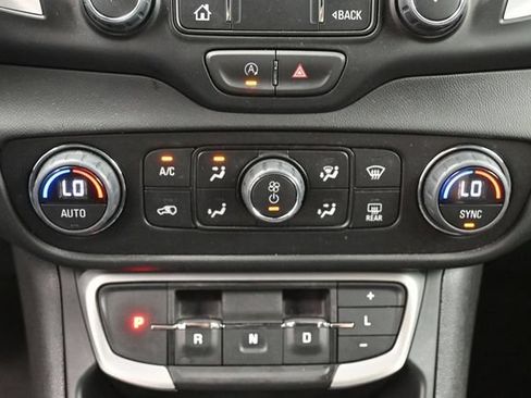 Used 2023 GMC Terrain SLT AWD/4WD image 25