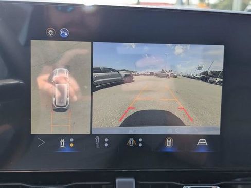 New 2026 Chevrolet Equinox LT w/ Convenience Package II FWD image 25