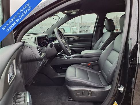 Used 2025 Chevrolet Traverse LT image 18