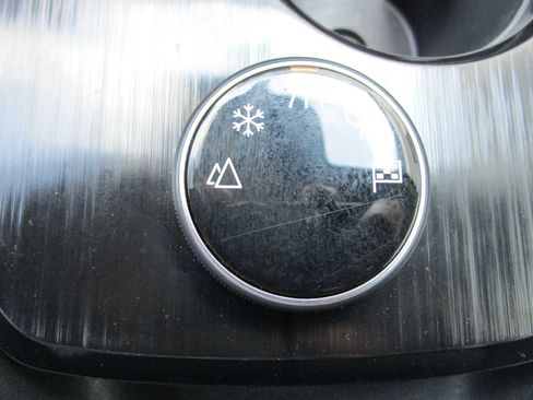 Used 2024 Nissan Rogue S image 23