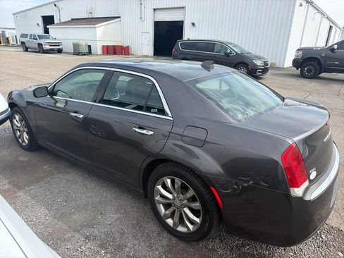 Used 2019 Chrysler 300 Limited AWD/4WD image 8