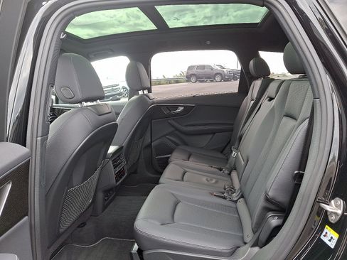 Used 2025 Audi Q7 3.0T Premium Plus image 11
