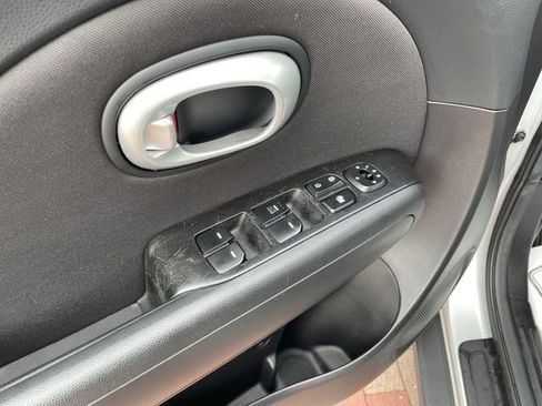 Used 2015 Kia Soul image 11