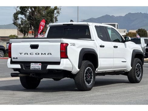 Used 2024 Toyota Tacoma TRD Off-Road w/ TRD Off Road Upgrade Package image 4