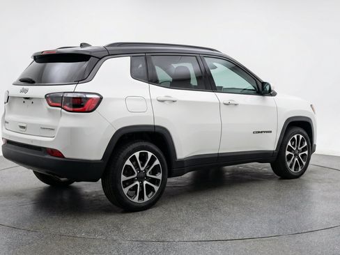 Used 2025 Jeep Compass Trailhawk AWD/4WD image 9