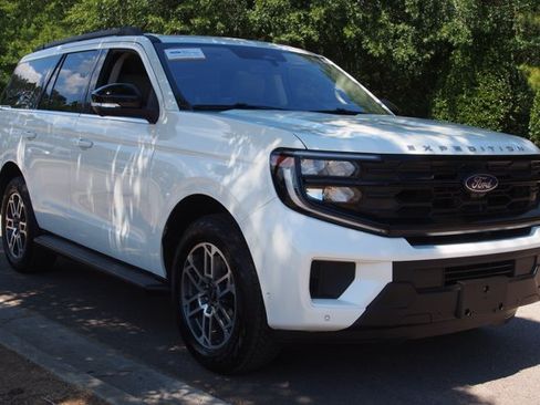 Certified 2025 Ford Expedition Active AWD/4WD image 1