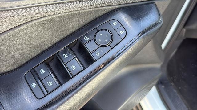 Used 2023 Nissan Rogue S FWD image 19
