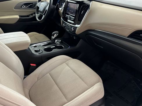 Used 2022 Chevrolet Traverse LS image 31