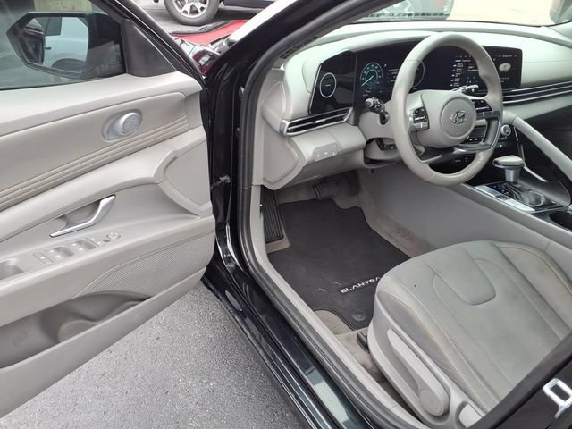 Used 2023 Hyundai Elantra SEL w/ Convenience Package FWD image 11