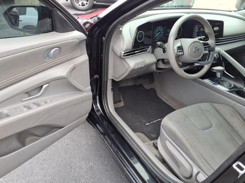 Used 2023 Hyundai Elantra SEL w/ Convenience Package FWD image 11