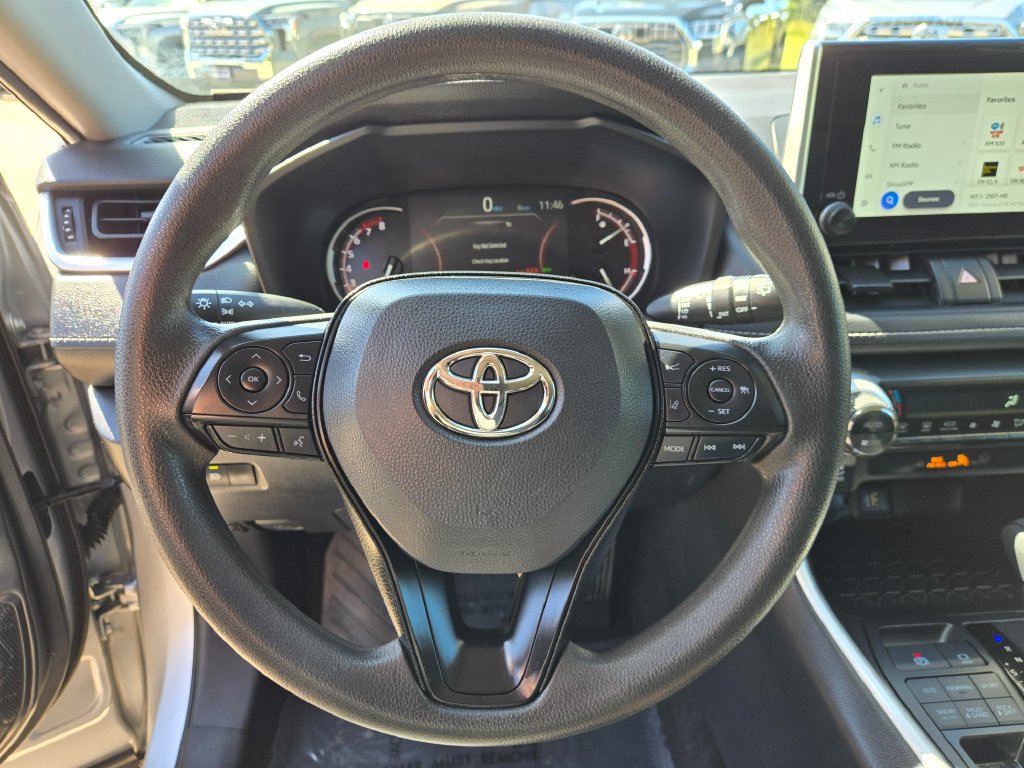 Used 2025 Toyota RAV4 XLE AWD/4WD image 19