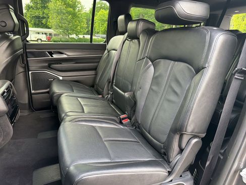 Used 2024 Jeep Wagoneer L Series II w/ Flexible Seating Group AWD/4WD image 24
