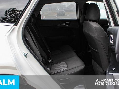 Used 2024 Kia Sportage LX image 19