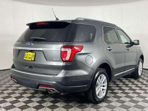 Used 2018 Ford Explorer XLT w/ Equipment Group 202A AWD/4WD image 6