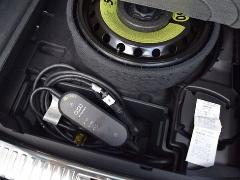 Used 2022 Audi e-tron Premium image 80