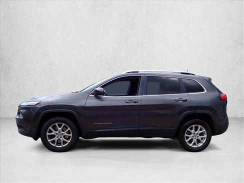 Used 2016 Jeep Cherokee Latitude w/ Cold Weather Group AWD/4WD image 12