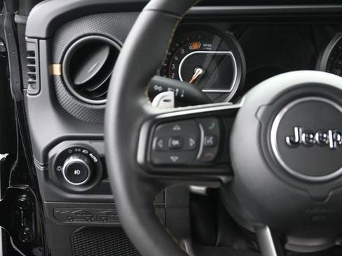 New 2025 Jeep Wrangler Unlimited Rubicon 392 image 27