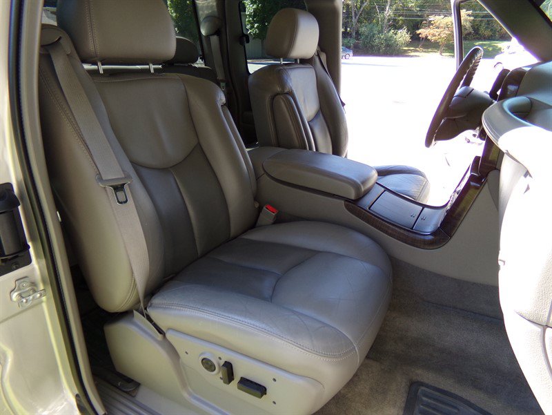 Used 2004 GMC Sierra 1500 Denali AWD/4WD image 19