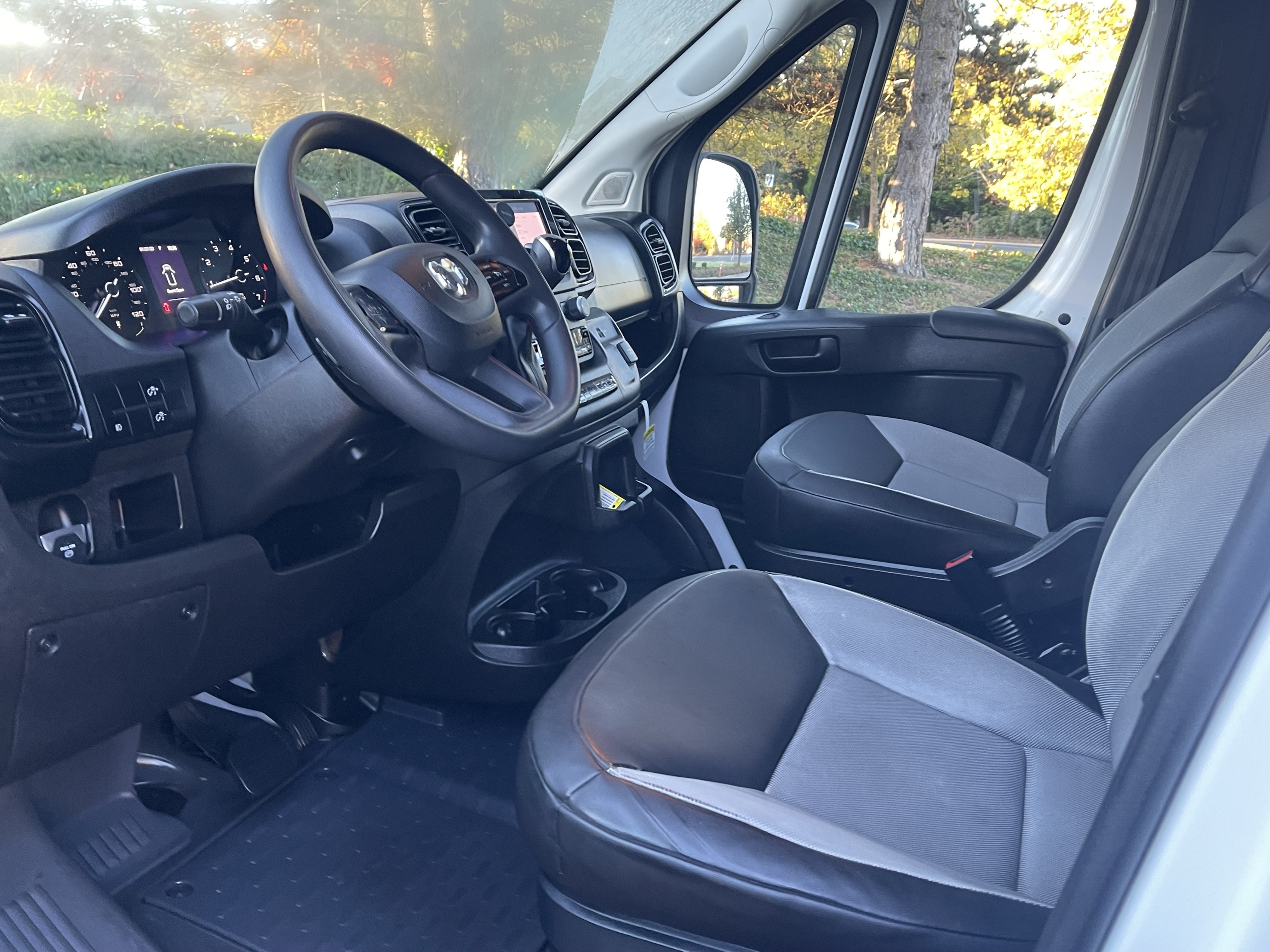Used 2025 RAM ProMaster 2500 w/ Convenience Group FWD image 10
