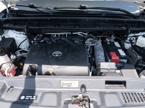 Used 2021 Toyota Highlander XLE AWD/4WD image 48
