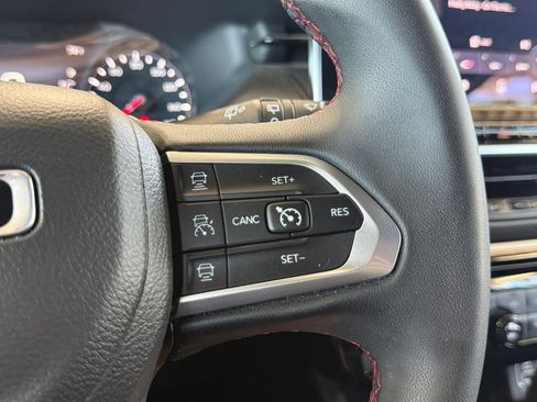 Used 2025 Jeep Compass Trailhawk AWD/4WD image 19