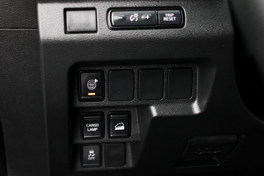 Used 2025 Nissan Frontier SV AWD/4WD image 18