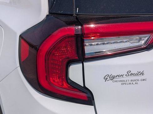 Used 2023 GMC Terrain SLT image 11